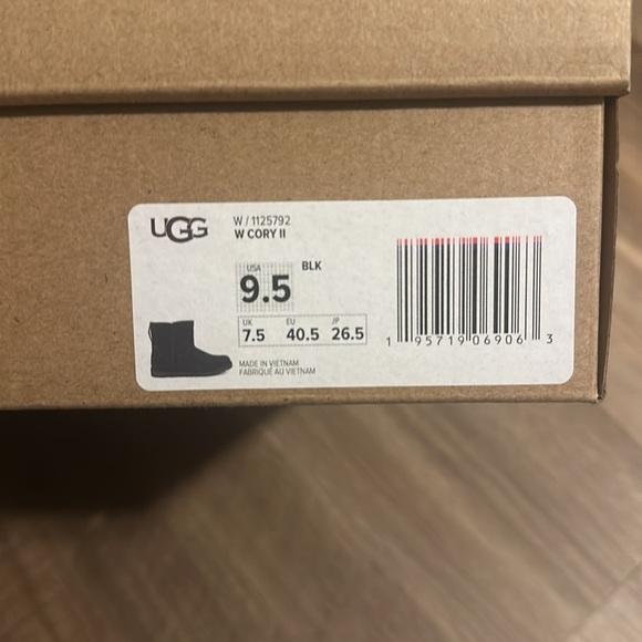 Ugg Cory II Bootie - Picture 6 of 6